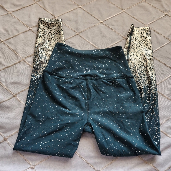 Beyond Yoga Metallic Medium Splatter Leggings EUC - Picture 1 of 6
